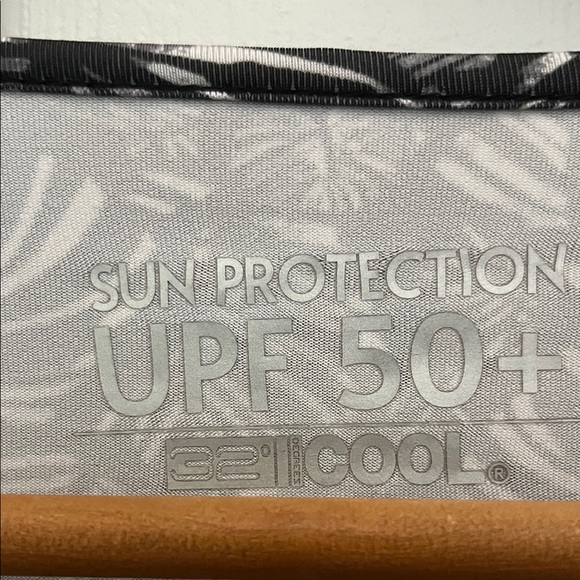 Swim Shirt /Cover Sun Protection Shirt UPF 50+ - Picture 3 of 4